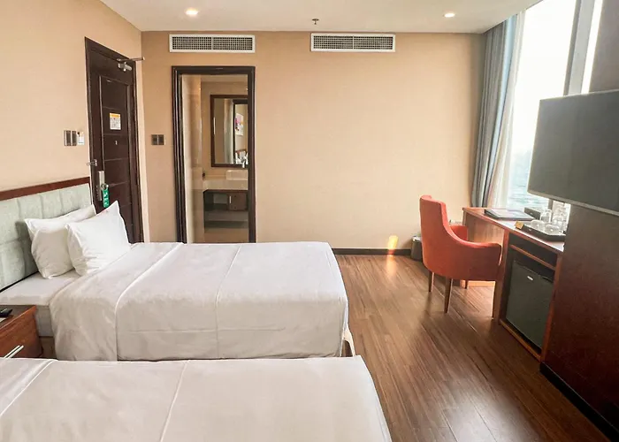 Yarra Ocean Suites Danang